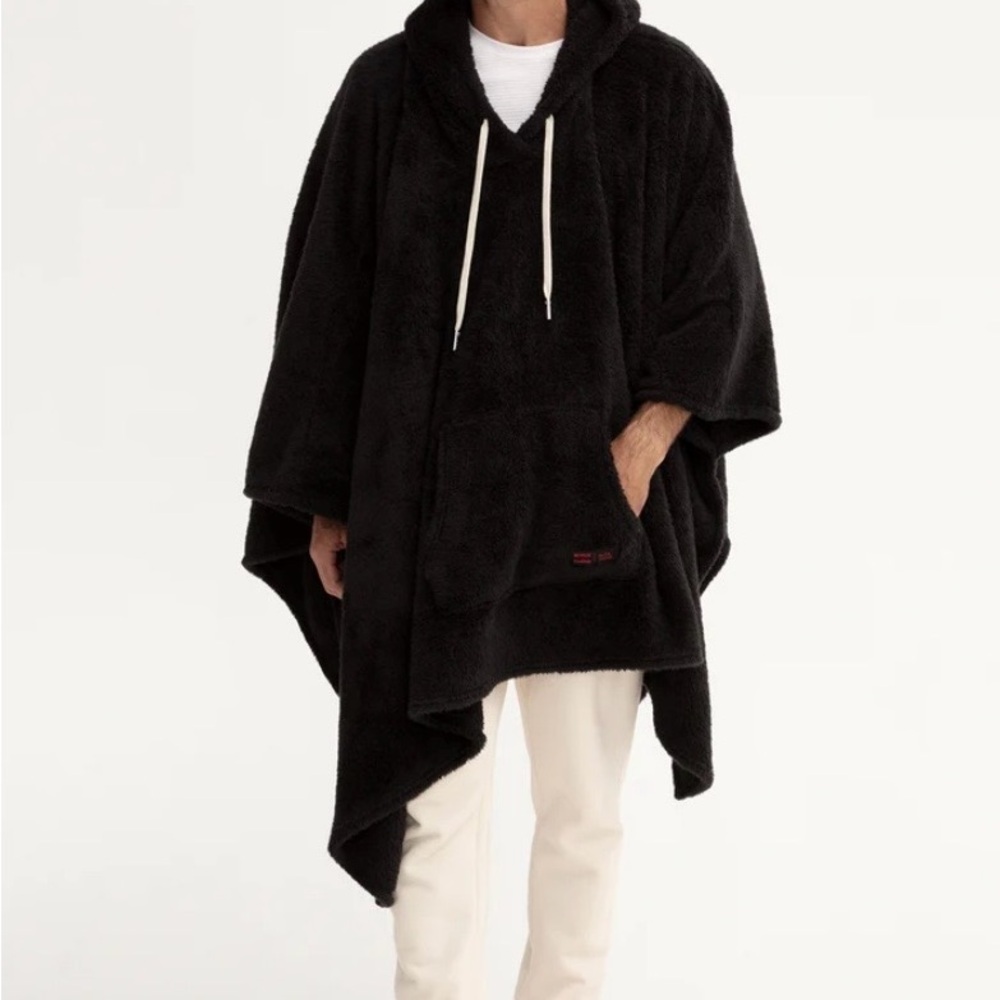 Netflix x Unhide “Binger” Blanket Poncho – Black – NWT